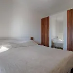 Mit Pool Und Schoenem Meerblick By Interhome Vikendica *