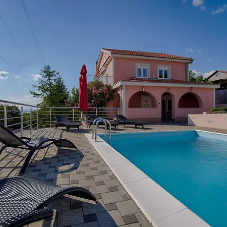 Feriehus Mit Pool Und Schoenem Meerblick By Interhome *