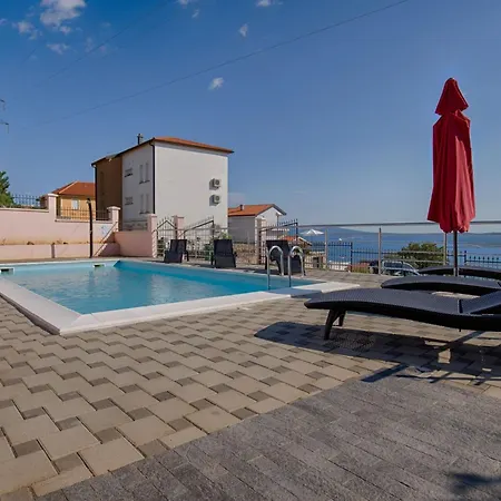 Mit Pool Und Schoenem Meerblick By Interhome Feriehus Crikvenica