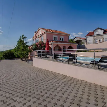 Feriehus Mit Pool Und Schoenem Meerblick By Interhome *