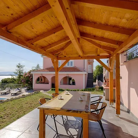 Feriehus Mit Pool Und Schoenem Meerblick By Interhome