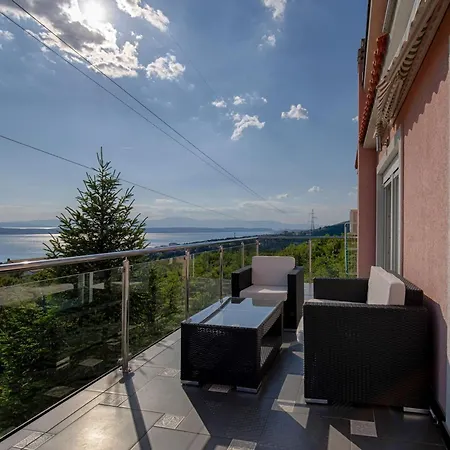 Mit Pool Und Schoenem Meerblick By Interhome Crikvenica