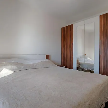 Mit Pool Und Schoenem Meerblick By Interhome Feriehus *