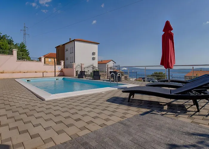 Mit Pool Und Schoenem Meerblick By Interhome Feriehus Crikvenica