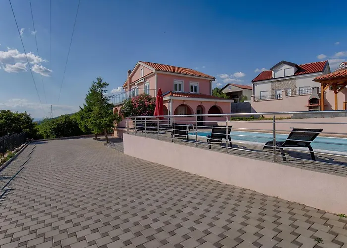 Feriehus Mit Pool Und Schoenem Meerblick By Interhome *