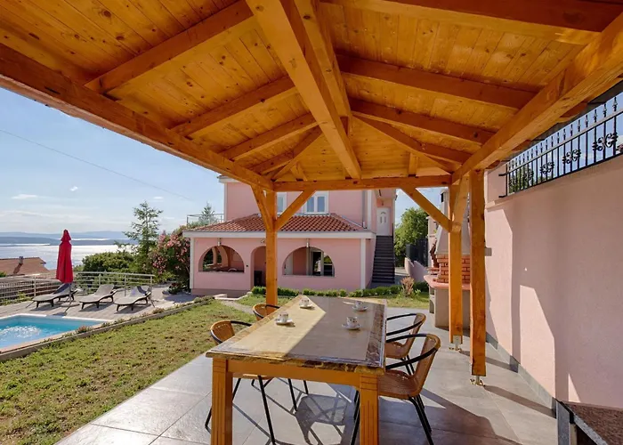 Feriehus Mit Pool Und Schoenem Meerblick By Interhome