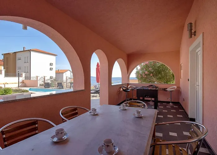 Mit Pool Und Schoenem Meerblick By Interhome Feriehus *