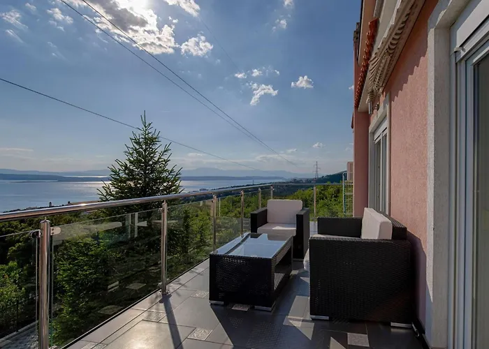 Mit Pool Und Schoenem Meerblick By Interhome Crikvenica