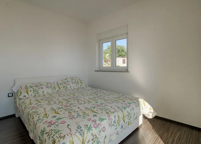 Mit Pool Und Schoenem Meerblick By Interhome Feriehus *