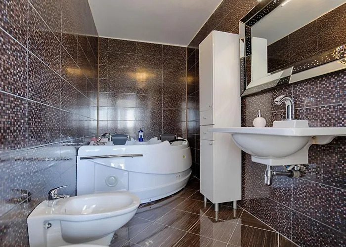 Mit Pool Und Schoenem Meerblick By Interhome * Crikvenica