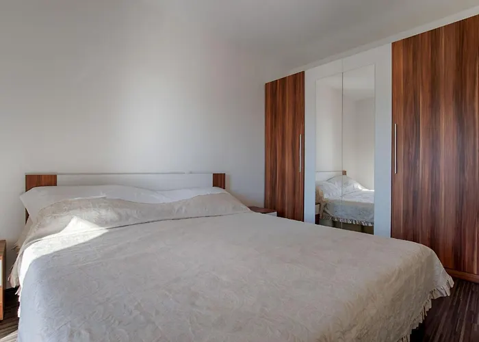 Mit Pool Und Schoenem Meerblick By Interhome Feriehus *