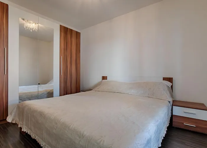 Mit Pool Und Schoenem Meerblick By Interhome Feriehus *