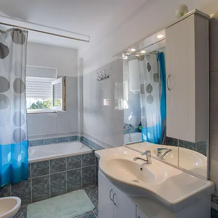 Mit Pool Und Schoenem Meerblick By Interhome بيت للعطل