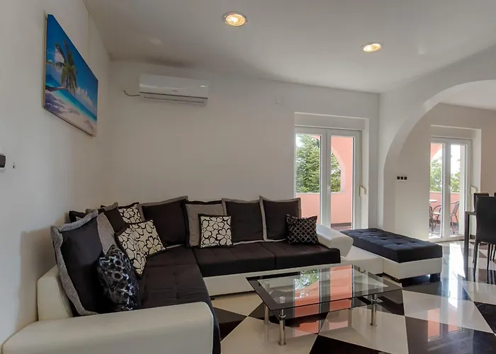 Mit Pool Und Schoenem Meerblick By Interhome * Crikvenica