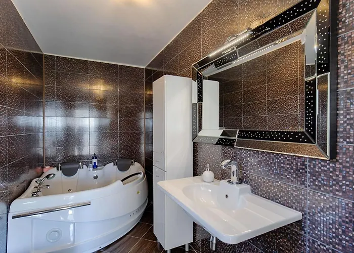 Mit Pool Und Schoenem Meerblick By Interhome Crikvenica